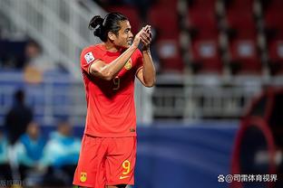?太远了！中国女足U20绝平球示意图：霍悦欣30多米外吊射破死角